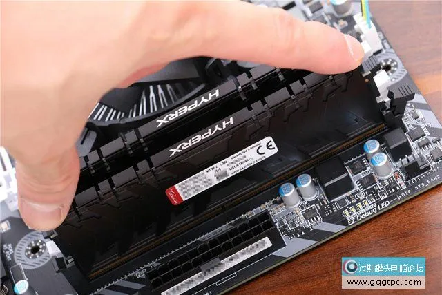 主机开机了可是显示器黑屏不亮如何解决？电脑维修排查故障方法