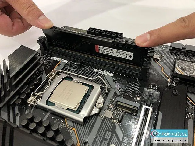 电脑死机画面卡住不动如何解决？电脑死机原因及处理方法