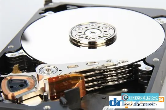 机械硬盘里面是真空的吗？机械硬盘里边有无氛围？