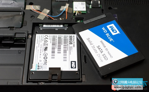 2.5 英寸的SATA SSD